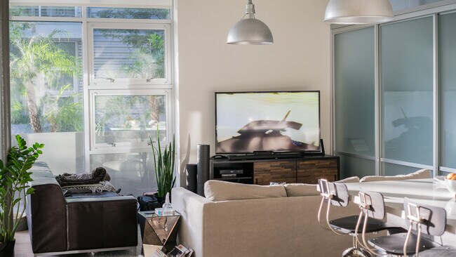 Building Photo - 4080 Glencoe Ave