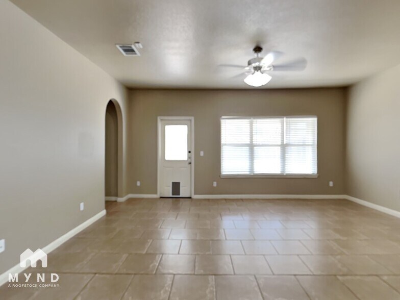 Building Photo - 3050 Pine Valley Dr
