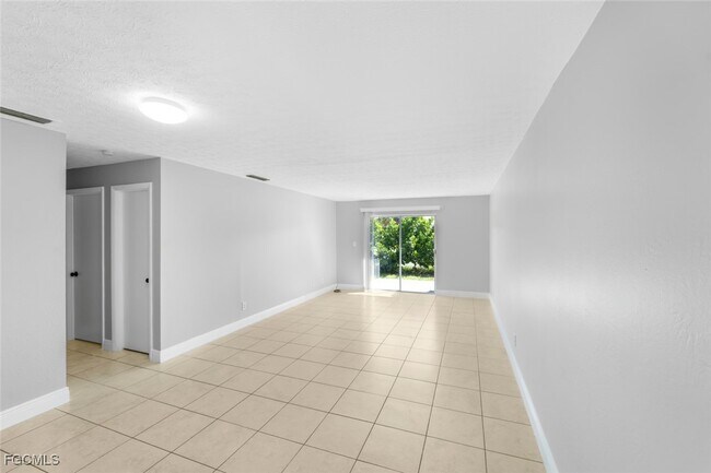 Building Photo - 2935 SE 15th Pl