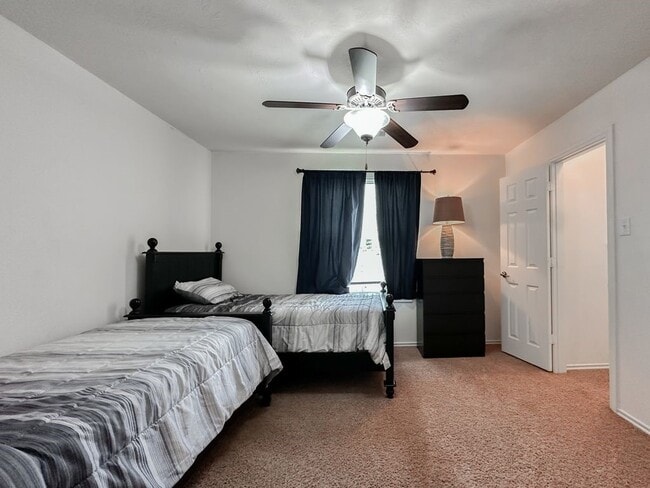 Building Photo - 3 Fairlee Ct