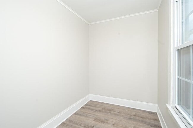 Building Photo - 719 5th Ave