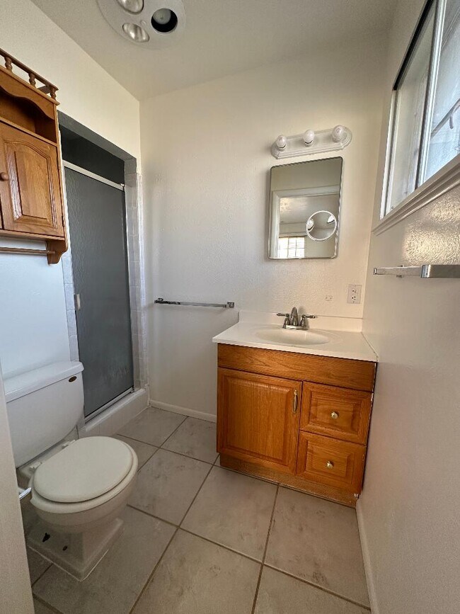 Building Photo - 2209 Ridgecrest Dr