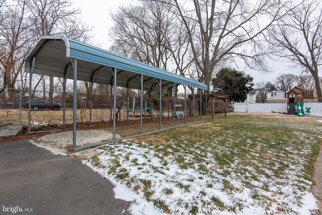 Building Photo - 7309 Sycamore Ave