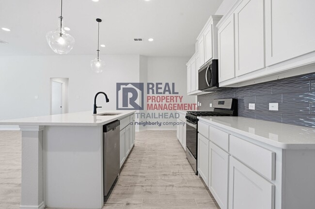 Building Photo - Inviting 3-Bedroom Home with Covered Patio