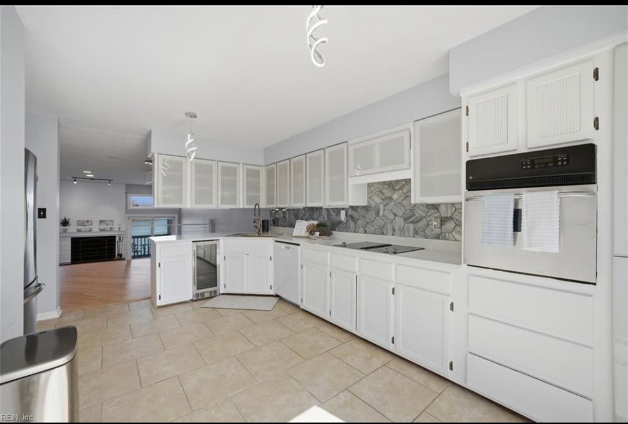 Building Photo - 795 53rd St