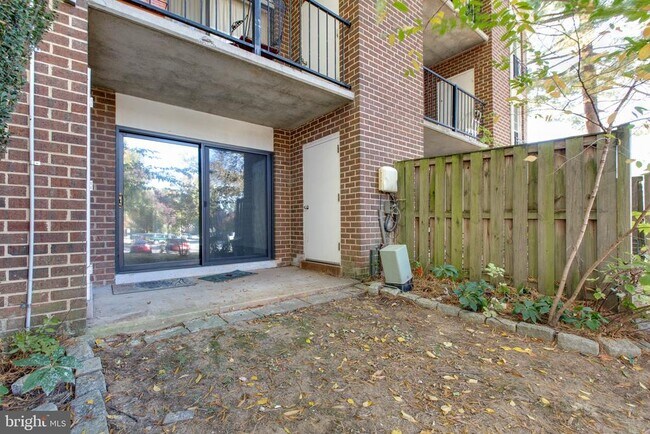 Building Photo - 822 Quince Orchard Blvd