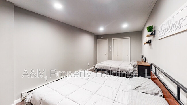 Building Photo - 3120 Greenbriar Dr