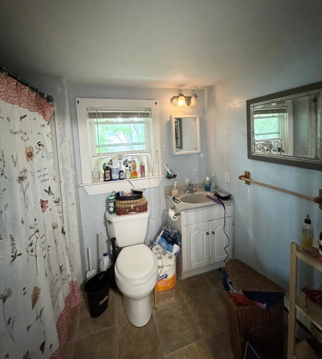 Building Photo - 198 Reed St