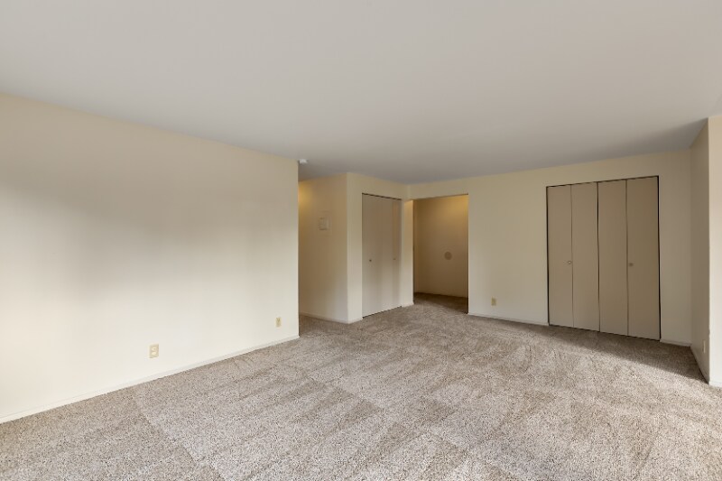 Building Photo - 12520 Roosevelt Way NE