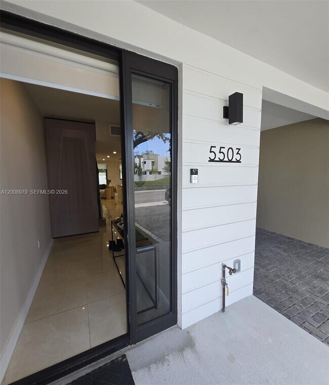 Building Photo - 5503 W Oak Wy