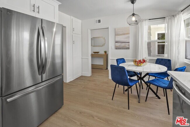 Building Photo - 5900 Alcove Ave