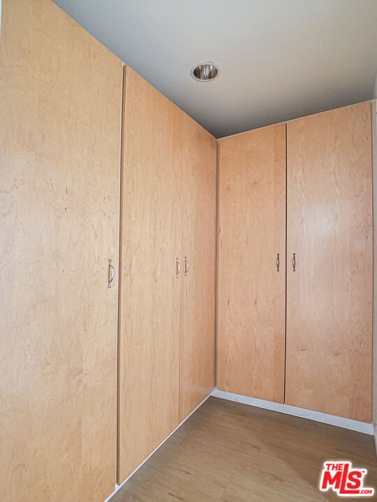 Building Photo - 1042 S Kingsley Dr