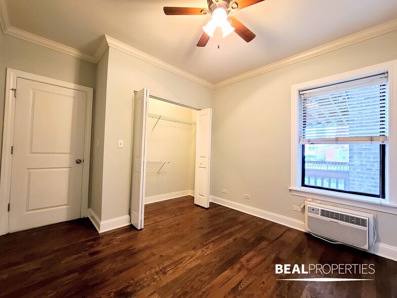 Building Photo - 744 W Addison St