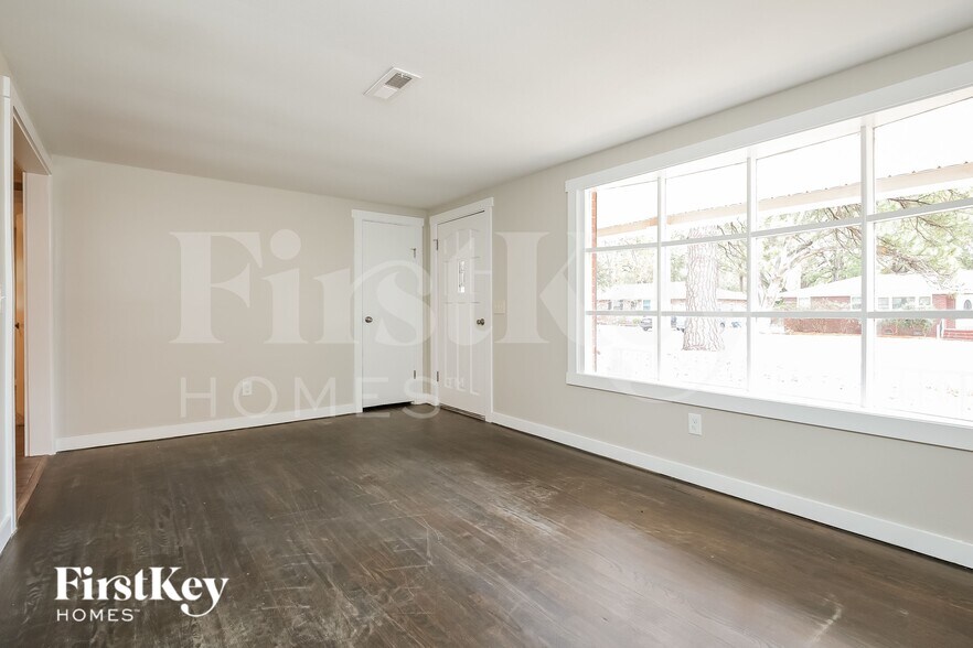 Building Photo - 4715 Glenn St