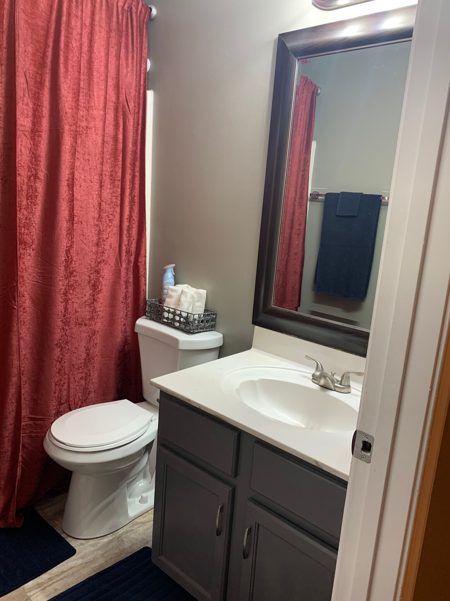 Full Bathroom #2 - 2542 Sonar St