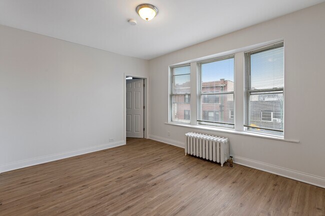 Building Photo - 3722 N Clark St