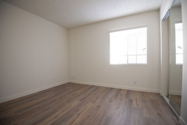 Building Photo - 11225 Huston St