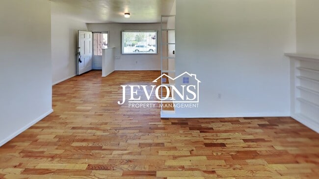 Building Photo - 4105 W Lincoln Ave