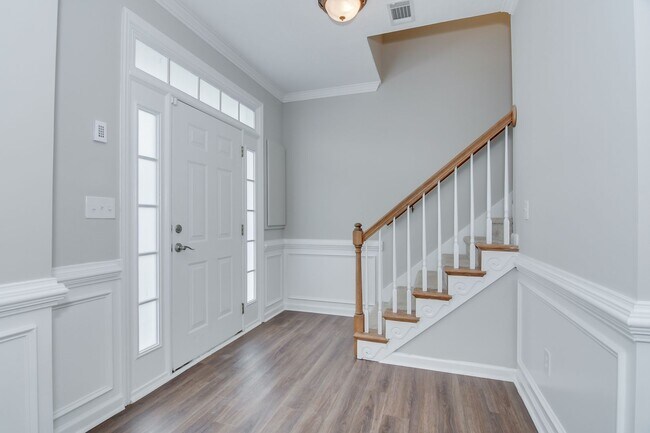 Building Photo - 3 Bedroom Townhouse in Evans