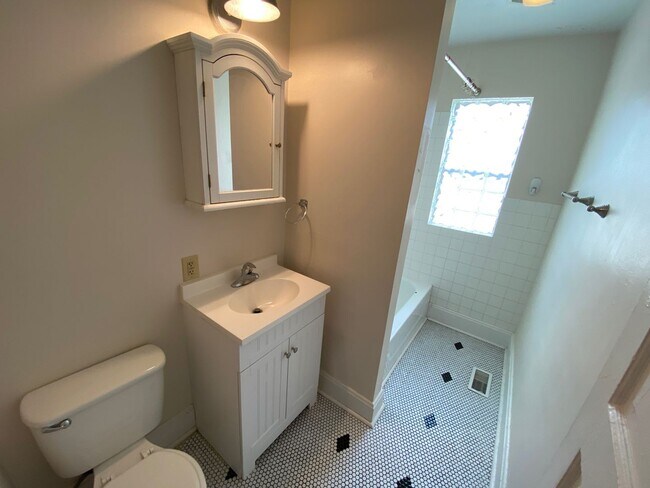 Building Photo - E 4th Ave 88-90 NCR