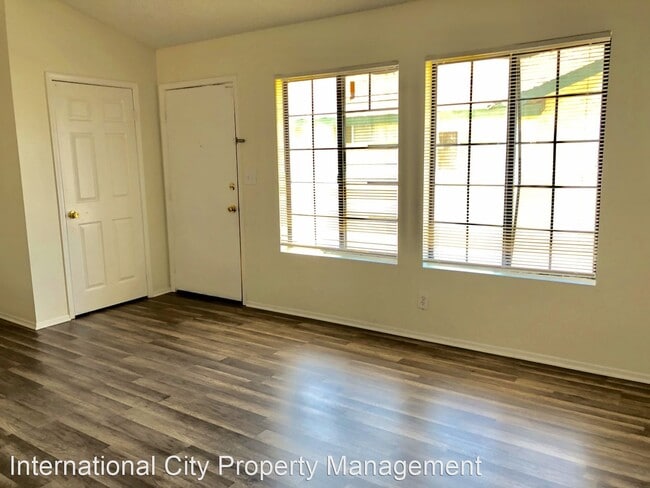 Building Photo - 1048 Newport Ave