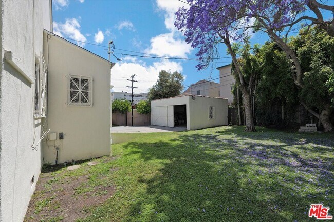 Building Photo - 859 Le Doux Rd