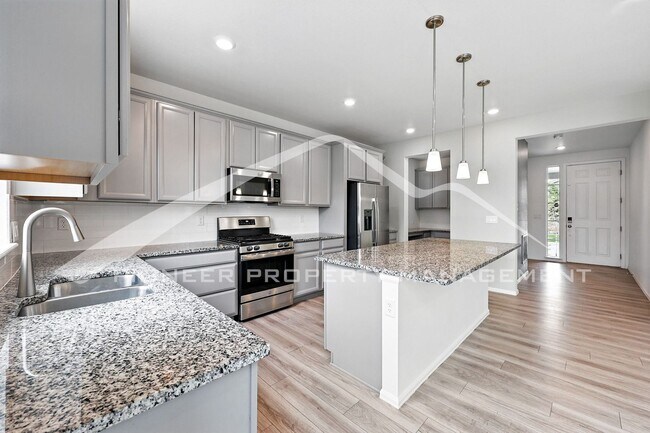 Building Photo - Spacious Home with Washer/Dryer and Centra...