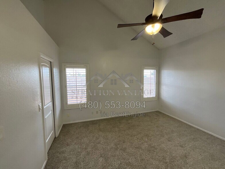 Building Photo - 441 S Maple