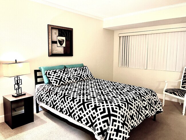 Building Photo - 8604 Via Mallorca