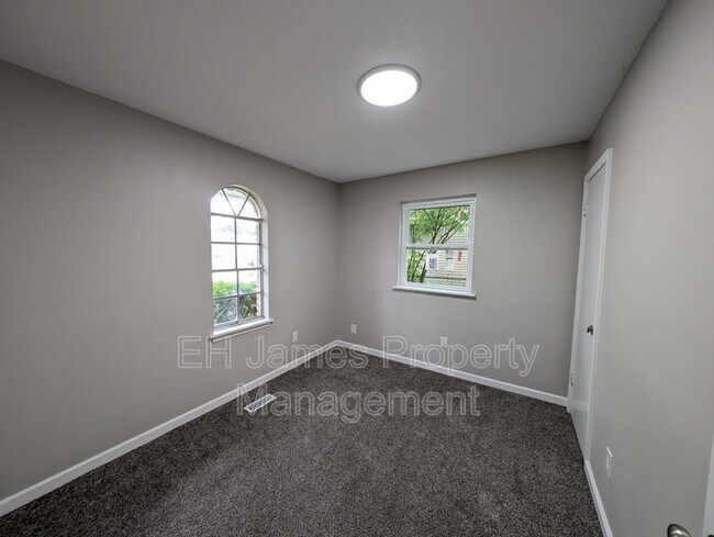 Building Photo - 2404 S 124th E Ave