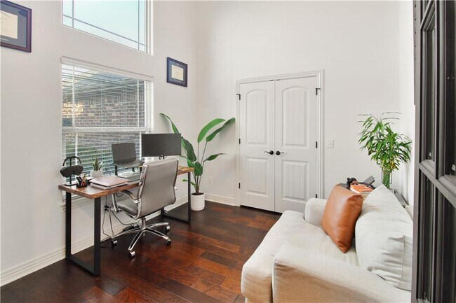 Building Photo - 958 Stone St