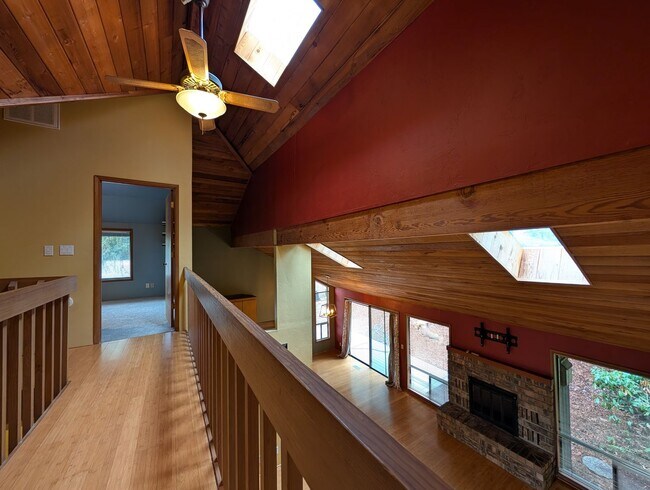 Building Photo - Fantastic 4 Bedroom, 2 Bath Home In The Thurston Area Of Springfield!