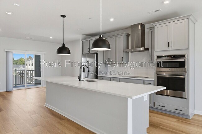 Building Photo - 9256 Magellan Pkwy