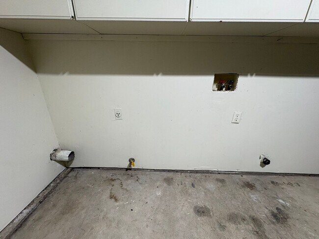 Building Photo - SE Visalia home Rent Ready!