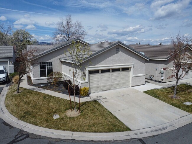 Building Photo - Inviting 3-Bed, 2-Bath Home in Gated Commu...