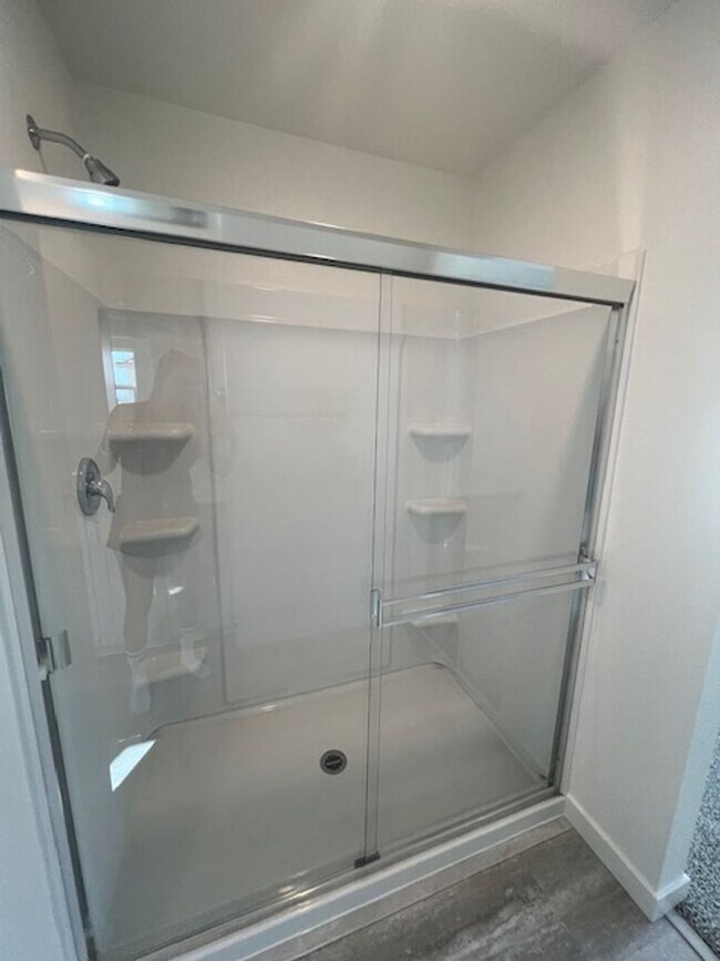 Building Photo - Brand new 4 Bedroom Smart Solar Home in Am...