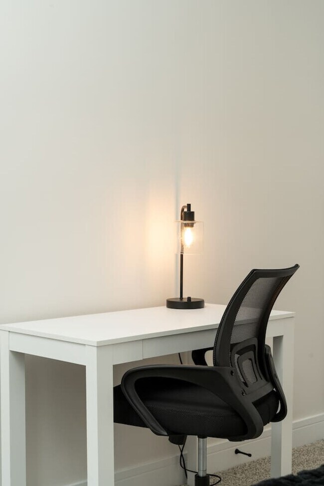 Building Photo - 3723 S Giles Ave