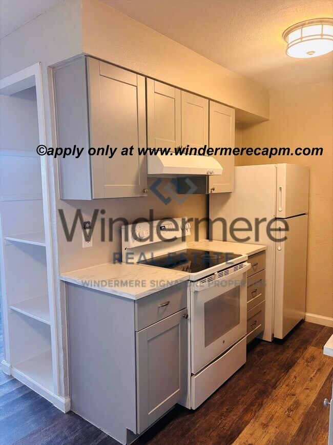 Building Photo - Modern Living at Tanglewood-Stylish First-Floor Condo!