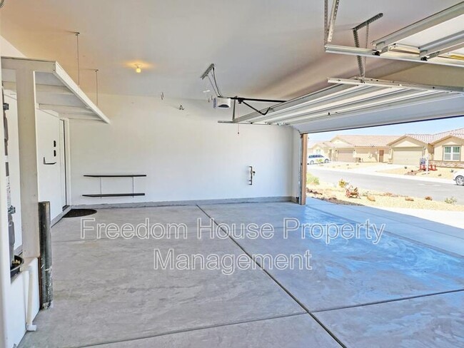 Building Photo - 3575 E Wallowa Dr