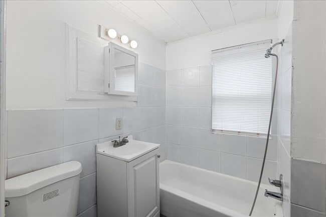 Building Photo - 1215 S Octagon Rd