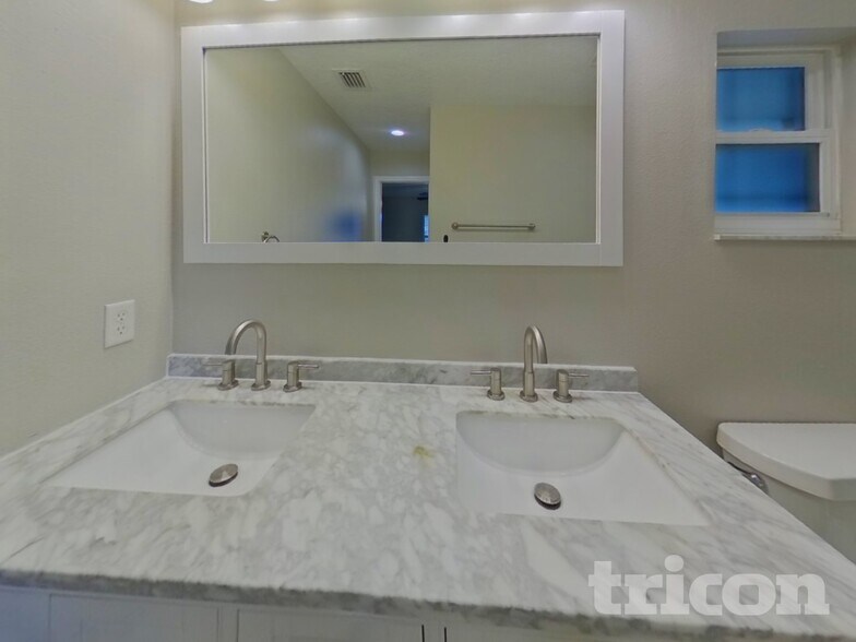 Building Photo - 2705 Knollwood Trail