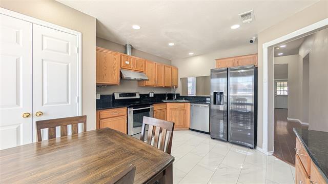 Building Photo - 5718 Creekridge Dr