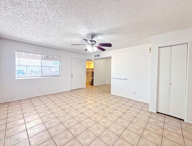 Building Photo - 416 N Roca
