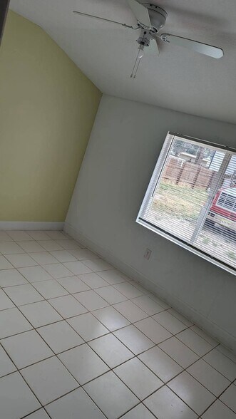 Building Photo - 464 2nd Ave