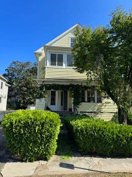 Building Photo - 5 8th Ave