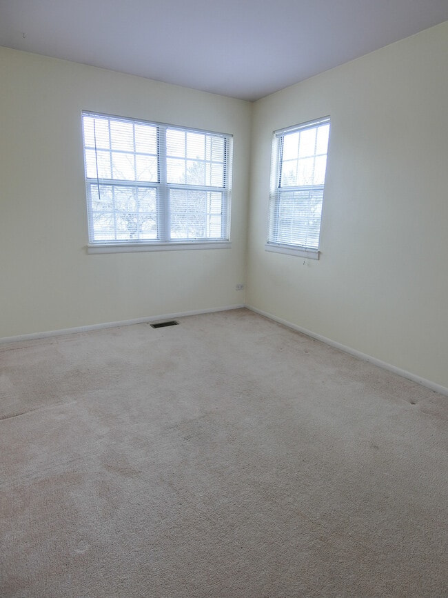 Building Photo - 905 Sturnbridge Ct