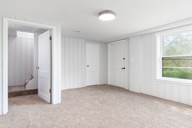 Building Photo - Spacious and Updated 4-Bedroom Home Near Field Club!