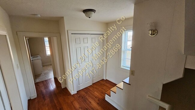 Building Photo - Lovely 2 BR 1900 sq ft Home in Jefferson PA