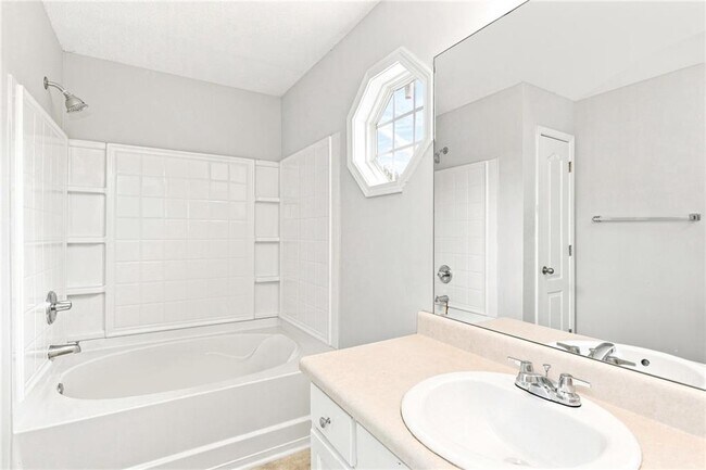 Building Photo - 8641 Thomas Ln