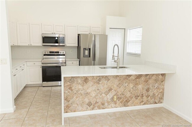 Building Photo - 8965 SW Chevy Cir